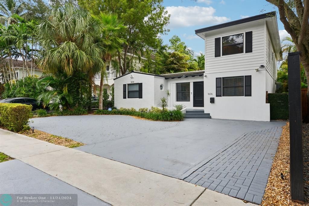 For Sale: $1,700,000 (3 beds, 2 baths, 1806 Square Feet)