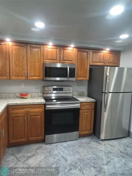 For Sale: $199,000 (2 beds, 2 baths, 1092 Square Feet)