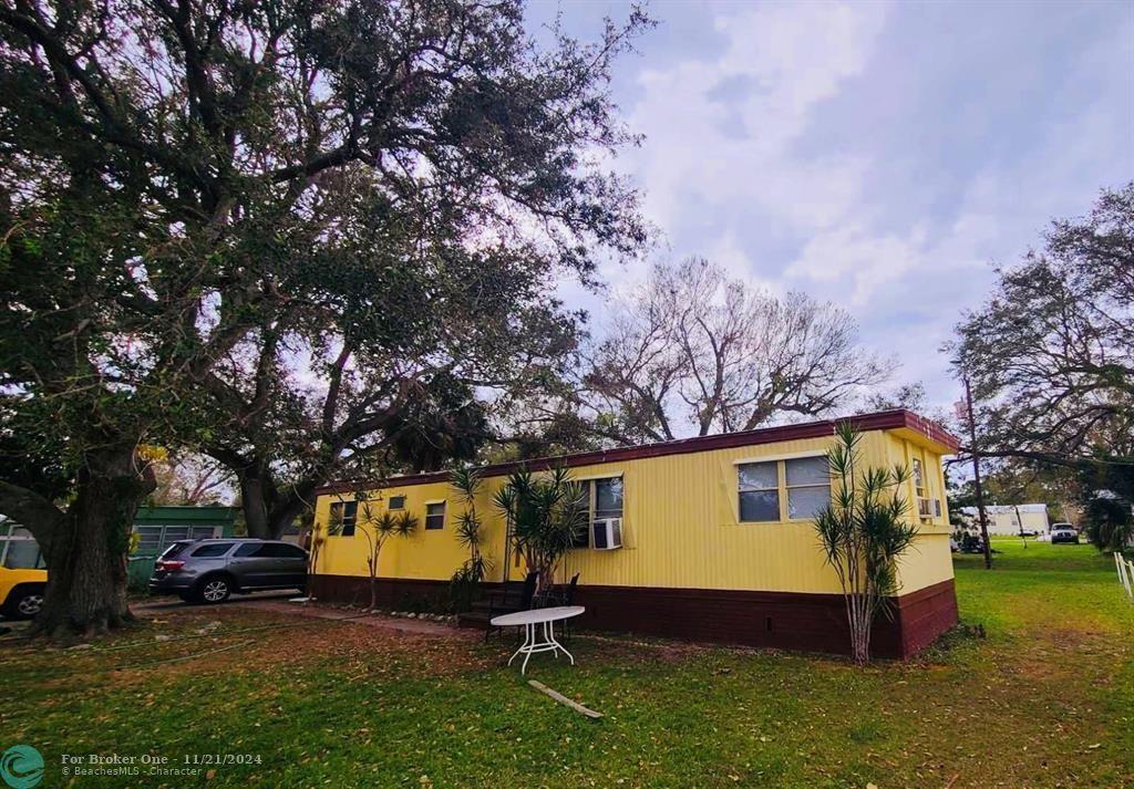 For Sale: $119,500 (3 beds, 2 baths, 672 Square Feet)