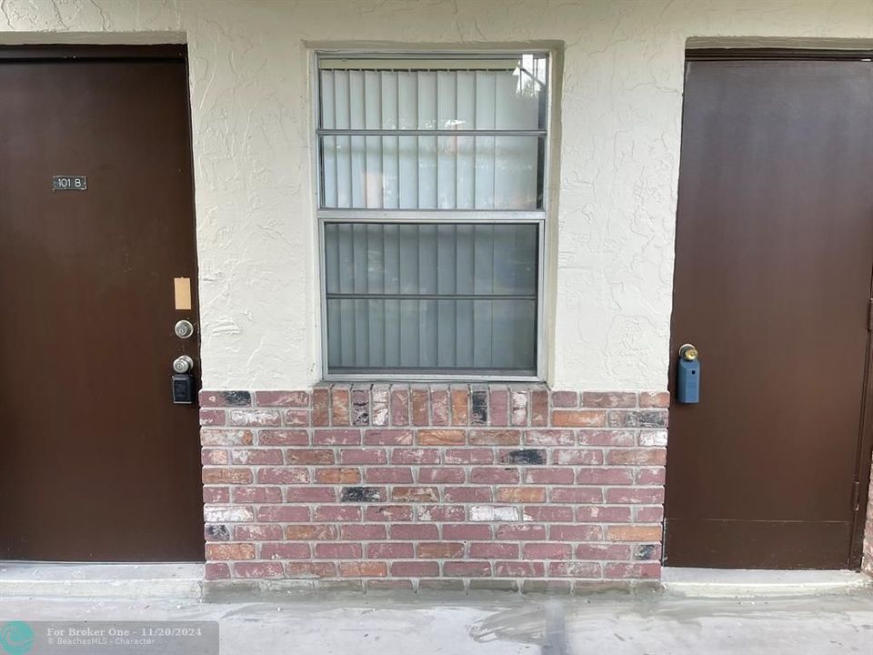 For Rent: $2,195 (2 beds, 2 baths, 900 Square Feet)