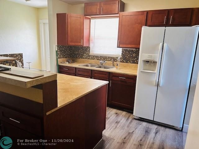 For Rent: $2,000 (2 beds, 2 baths, 926 Square Feet)