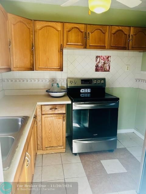 For Rent: $2,000 (2 beds, 2 baths, 926 Square Feet)