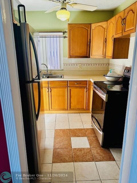 For Rent: $2,000 (2 beds, 2 baths, 926 Square Feet)