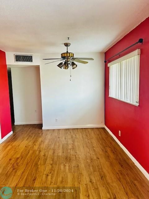 For Rent: $2,000 (2 beds, 2 baths, 926 Square Feet)