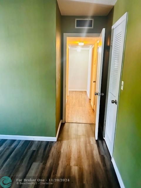 For Rent: $2,000 (2 beds, 2 baths, 926 Square Feet)