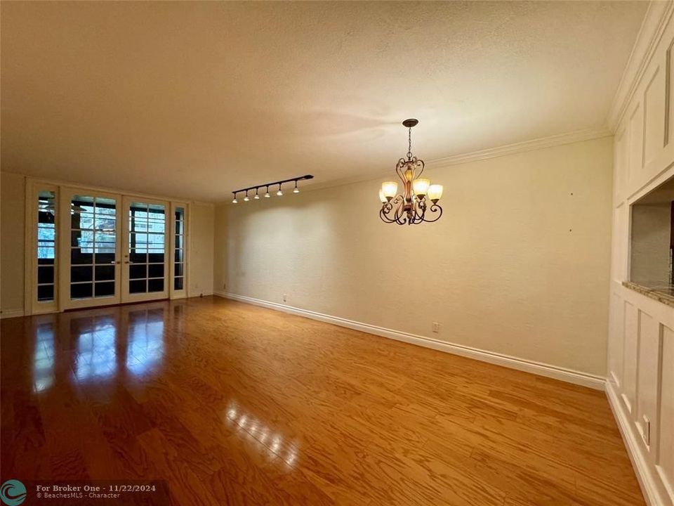 For Sale: $255,000 (2 beds, 2 baths, 1212 Square Feet)