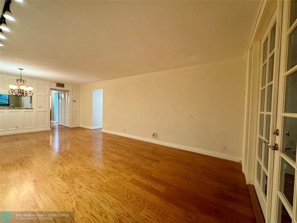 For Sale: $255,000 (2 beds, 2 baths, 1212 Square Feet)