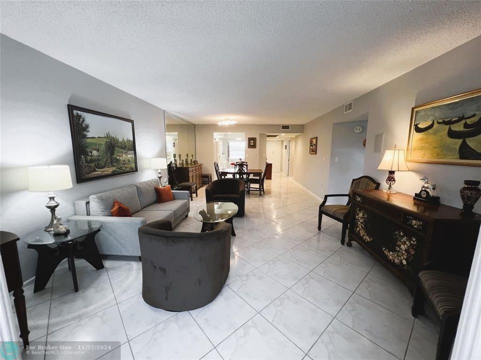 For Sale: $249,888 (2 beds, 2 baths, 1200 Square Feet)