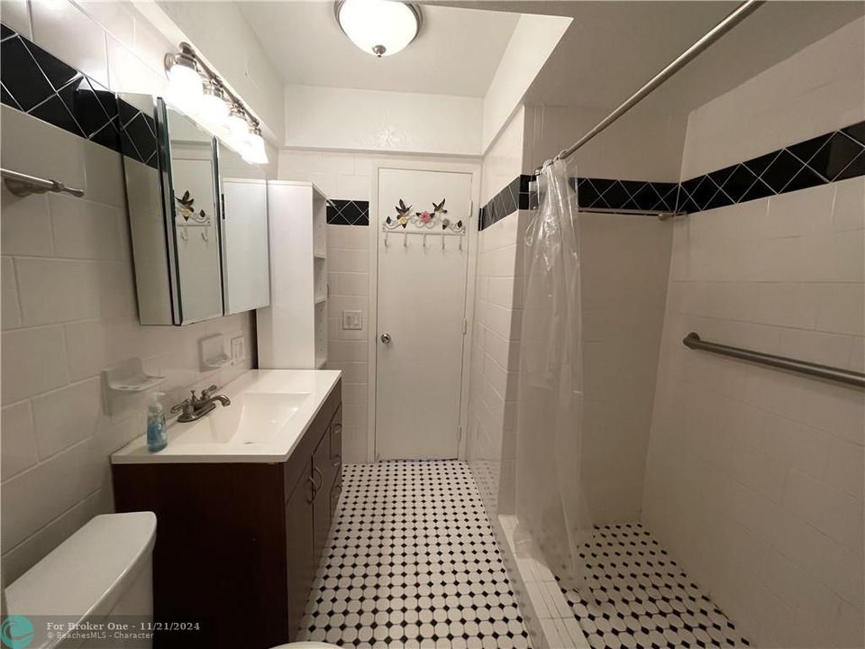 For Rent: $1,635 (2 beds, 1 baths, 835 Square Feet)