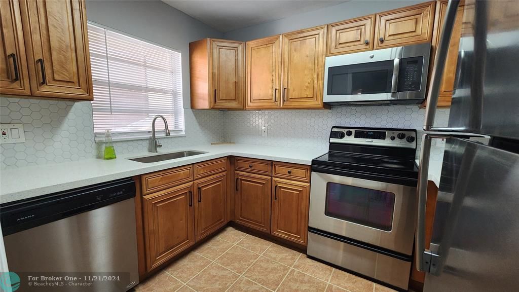 For Sale: $179,900 (1 beds, 1 baths, 645 Square Feet)