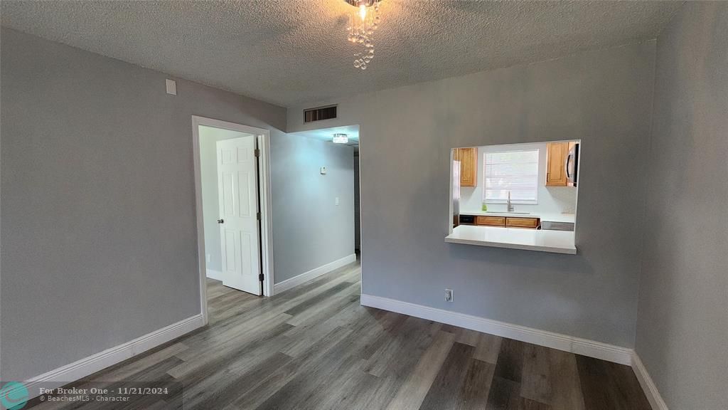 For Sale: $179,900 (1 beds, 1 baths, 645 Square Feet)