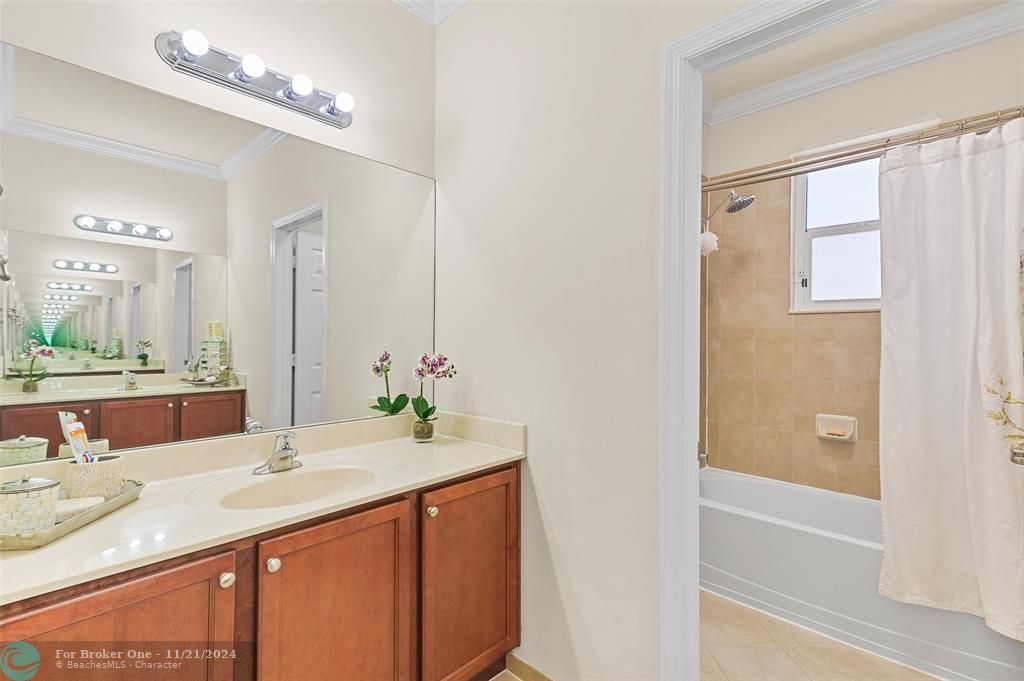 For Sale: $748,500 (4 beds, 2 baths, 2557 Square Feet)