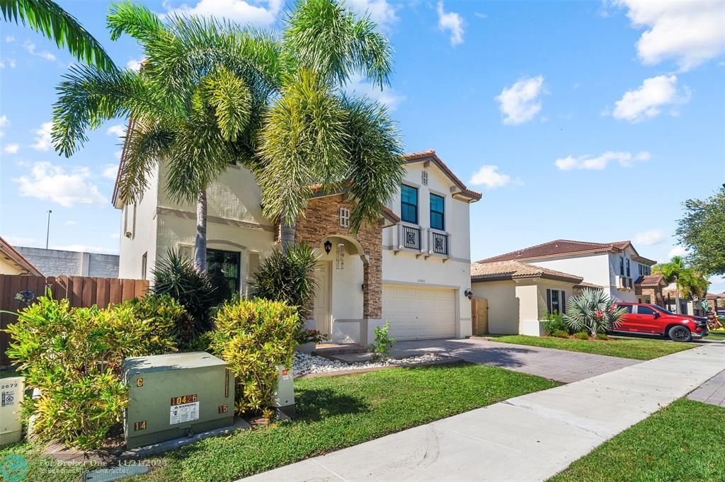 For Sale: $748,500 (4 beds, 2 baths, 2557 Square Feet)