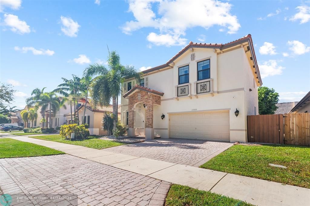 For Sale: $748,500 (4 beds, 2 baths, 2557 Square Feet)