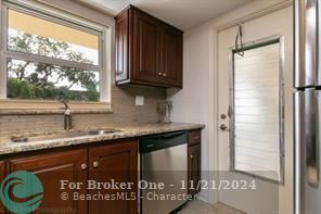 For Sale: $169,900 (2 beds, 2 baths, 940 Square Feet)