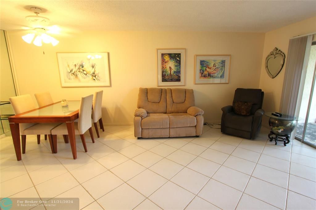 For Sale: $129,000 (2 beds, 2 baths, 990 Square Feet)