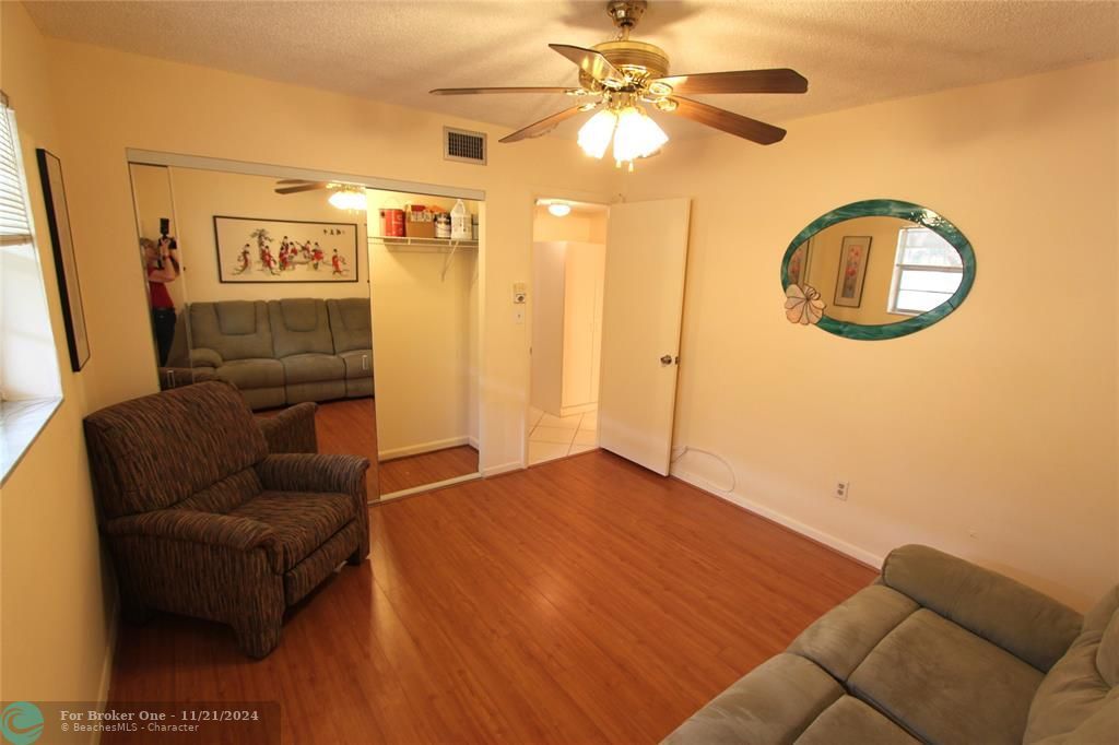 For Sale: $129,000 (2 beds, 2 baths, 990 Square Feet)