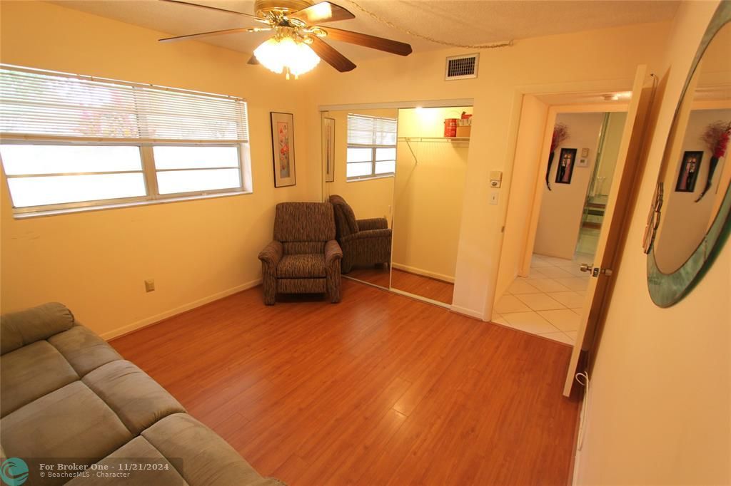 For Sale: $129,000 (2 beds, 2 baths, 990 Square Feet)