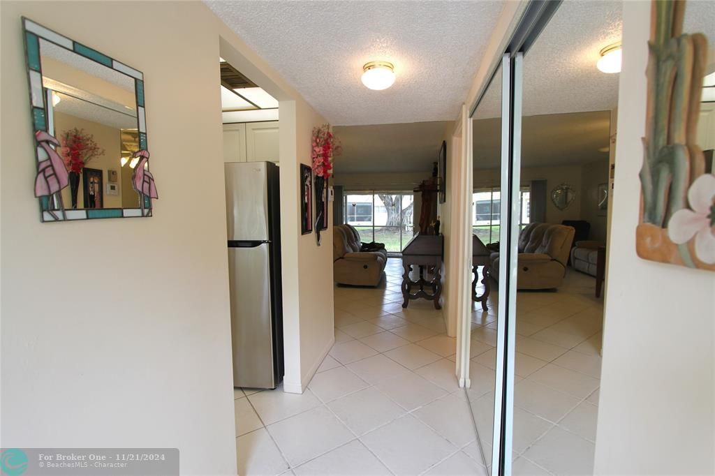 For Sale: $129,000 (2 beds, 2 baths, 990 Square Feet)