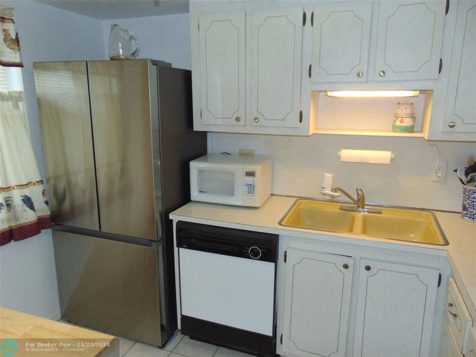 For Sale: $78,000 (1 beds, 1 baths, 776 Square Feet)