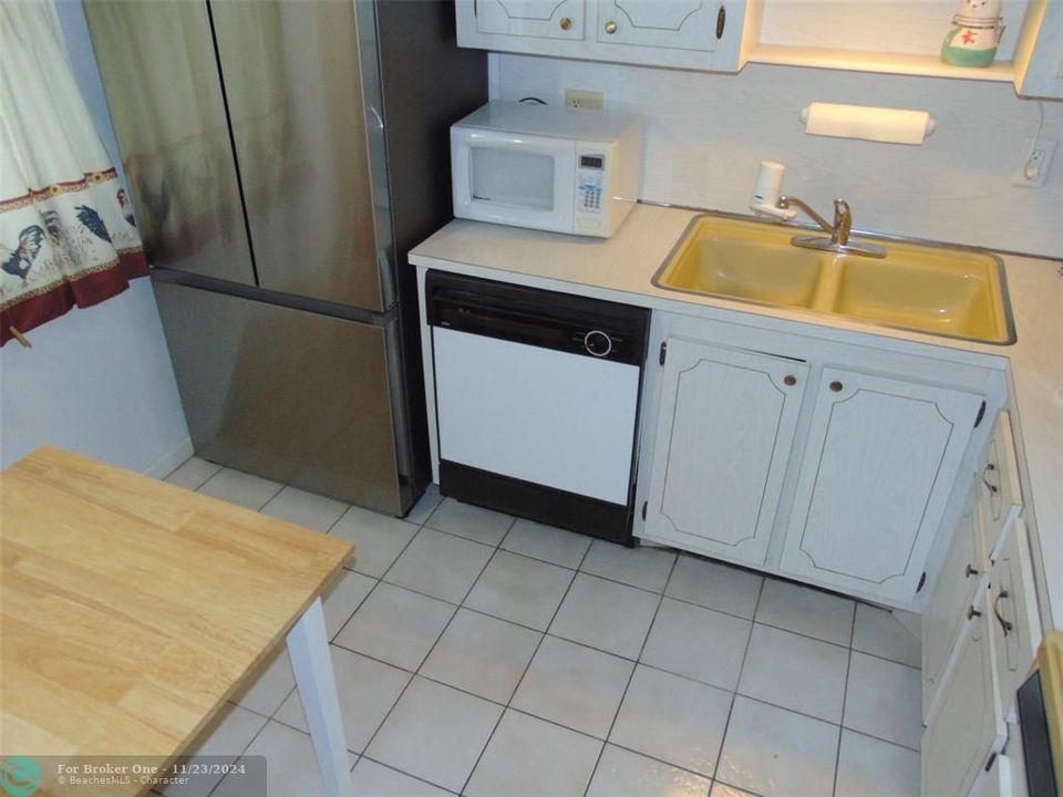 For Sale: $78,000 (1 beds, 1 baths, 776 Square Feet)