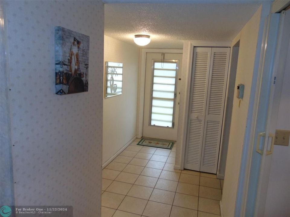 For Sale: $78,000 (1 beds, 1 baths, 776 Square Feet)