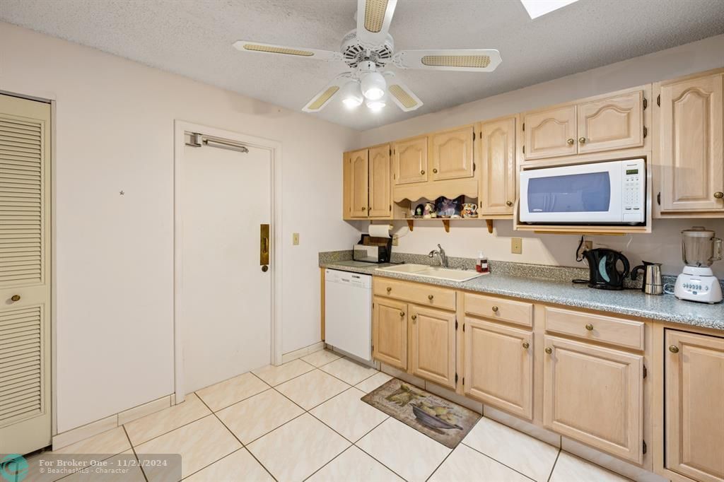 For Sale: $354,000 (2 beds, 2 baths, 1618 Square Feet)