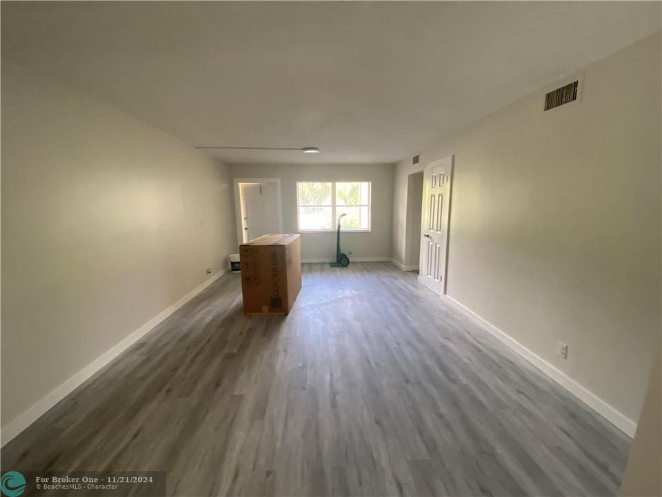 For Rent: $2,100 (2 beds, 2 baths, 1090 Square Feet)