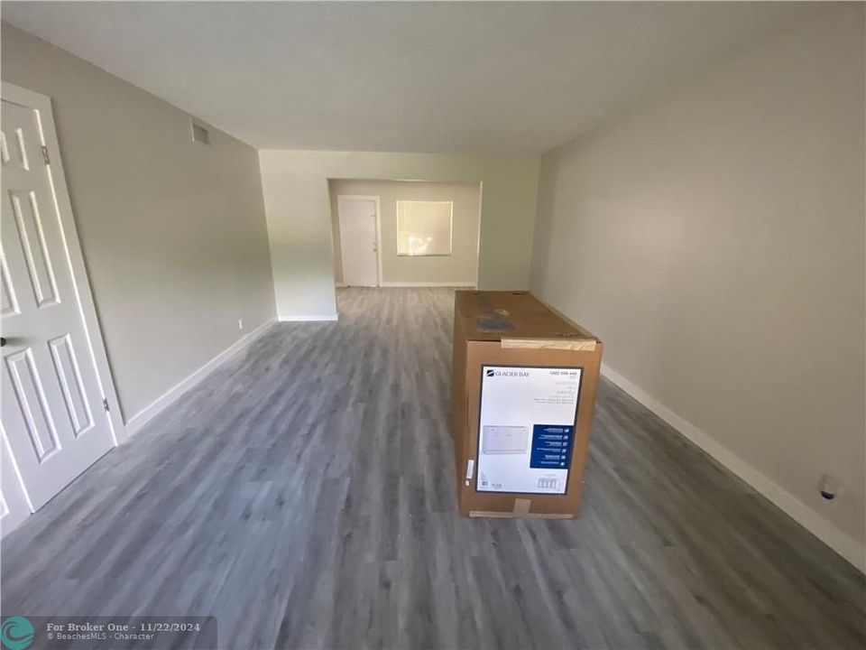 For Rent: $2,100 (2 beds, 2 baths, 1090 Square Feet)