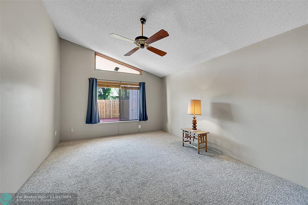 For Sale: $299,900 (2 beds, 2 baths, 1195 Square Feet)