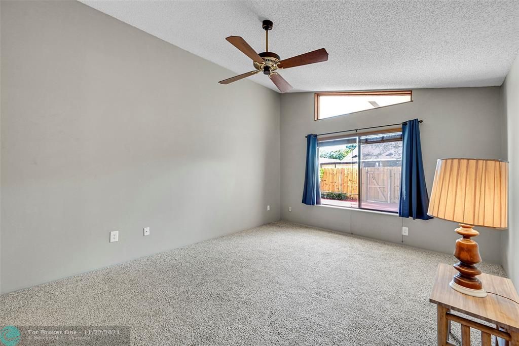 For Sale: $299,900 (2 beds, 2 baths, 1195 Square Feet)