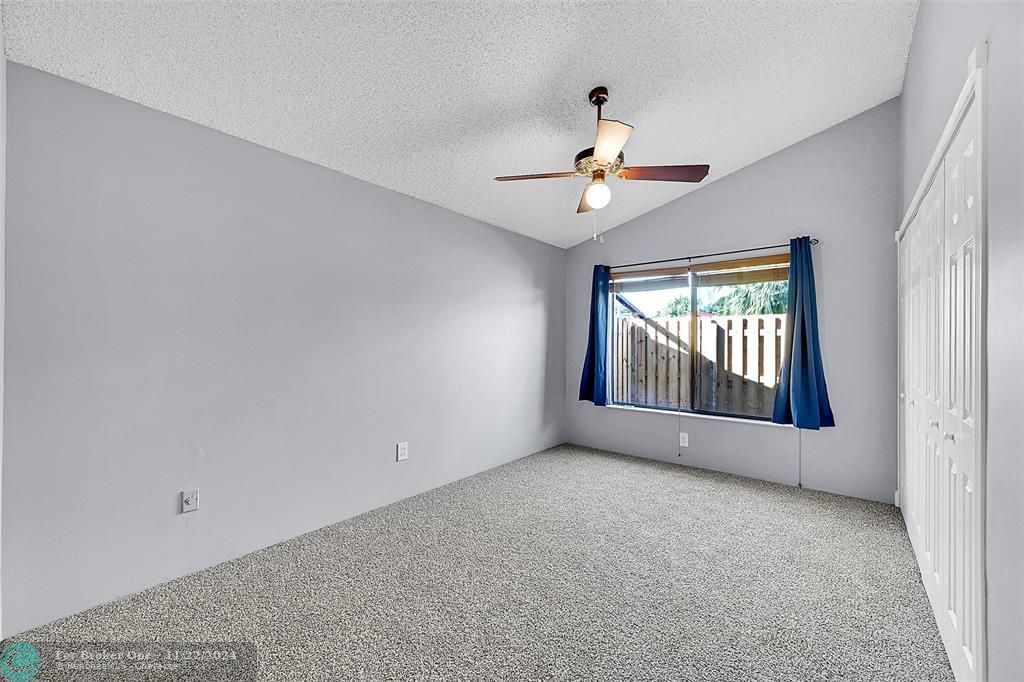 For Sale: $299,900 (2 beds, 2 baths, 1195 Square Feet)