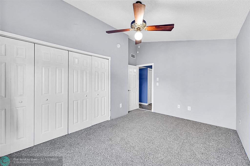 For Sale: $299,900 (2 beds, 2 baths, 1195 Square Feet)