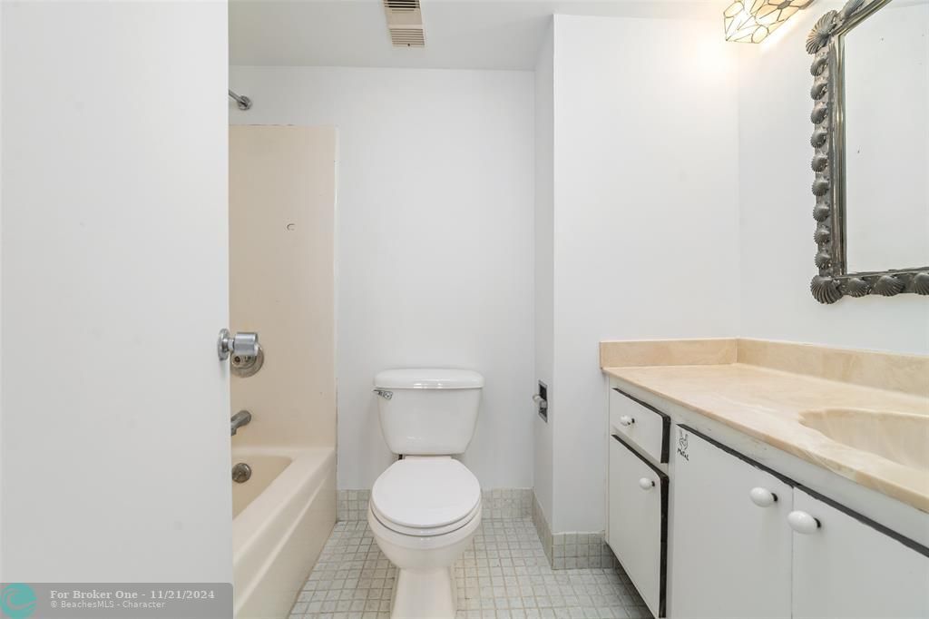 For Sale: $299,000 (2 beds, 2 baths, 1216 Square Feet)