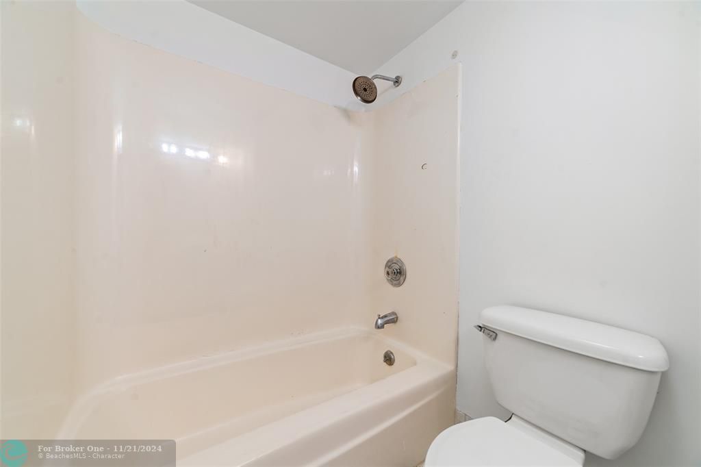 For Sale: $299,000 (2 beds, 2 baths, 1216 Square Feet)