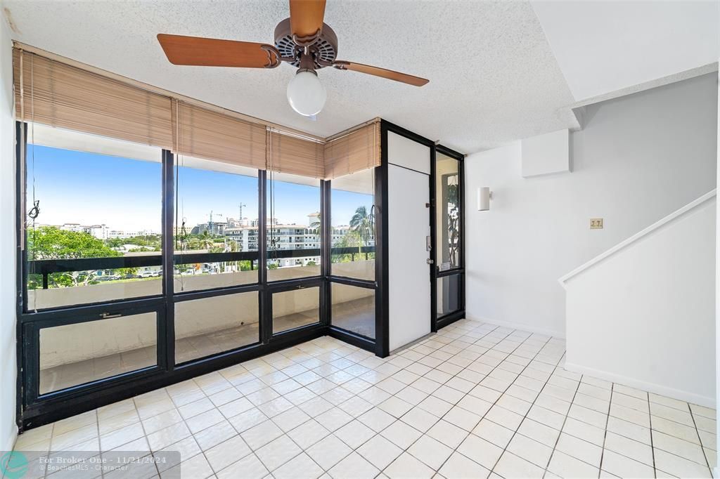 For Sale: $299,000 (2 beds, 2 baths, 1216 Square Feet)