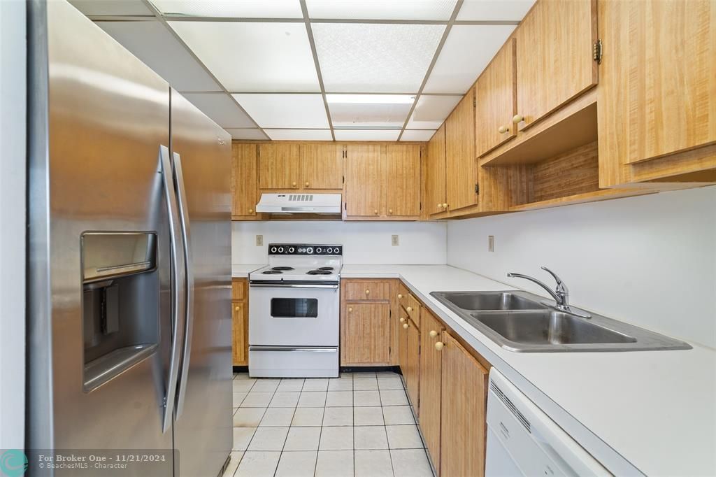 For Sale: $299,000 (2 beds, 2 baths, 1216 Square Feet)