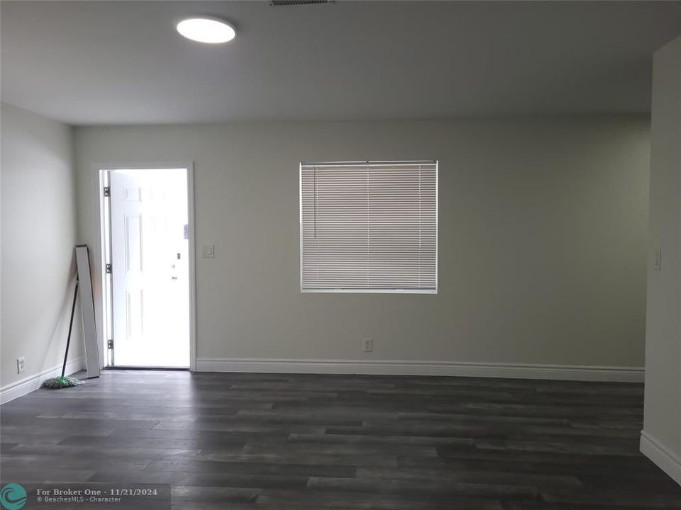 For Sale: $2,000 (2 beds, 1 baths, 1000 Square Feet)