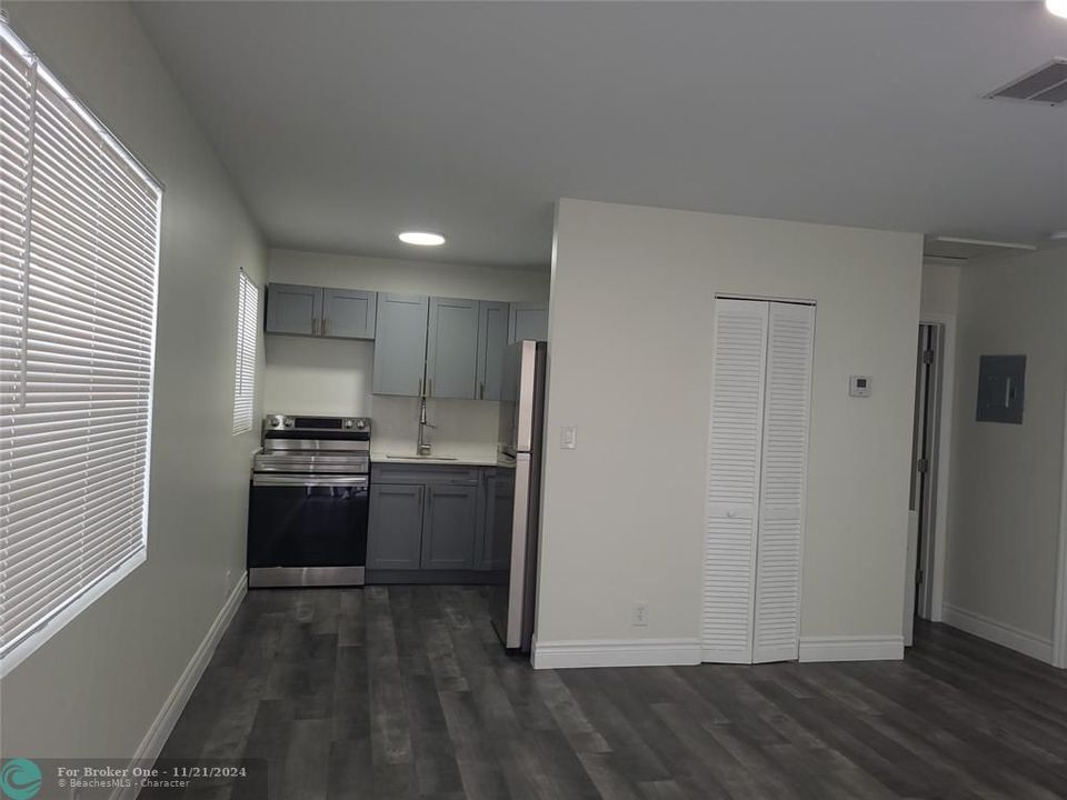 For Sale: $2,000 (2 beds, 1 baths, 1000 Square Feet)