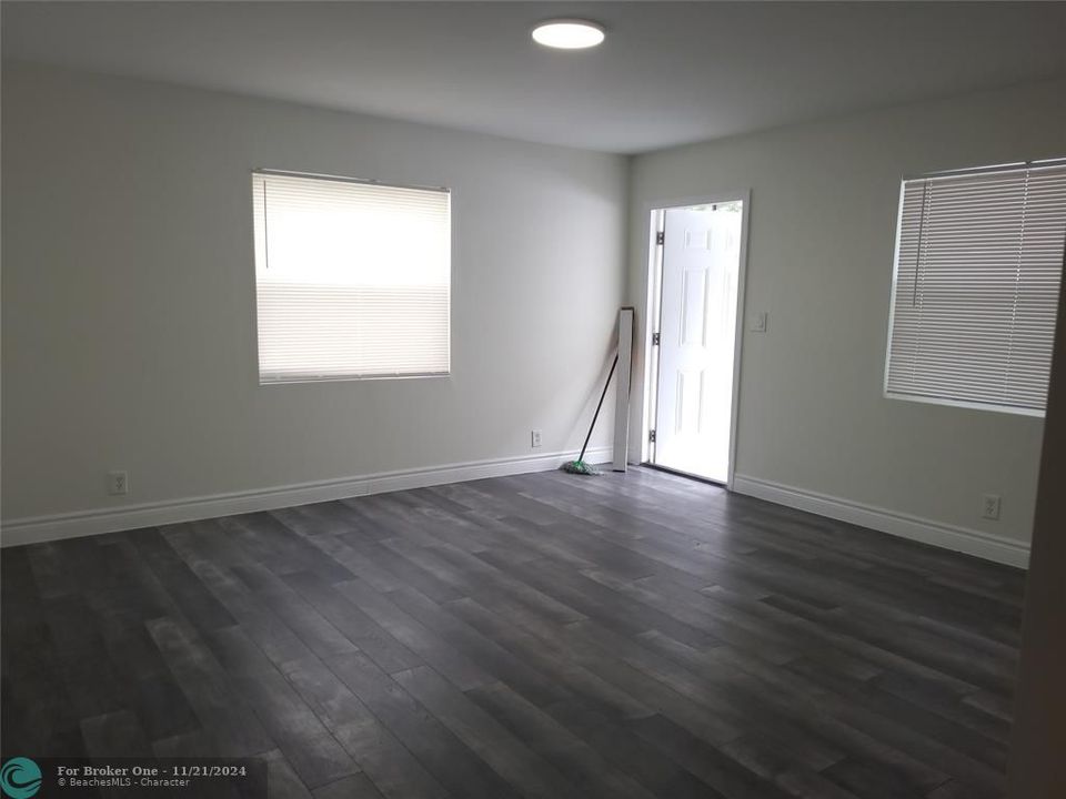 For Sale: $2,000 (2 beds, 1 baths, 1000 Square Feet)