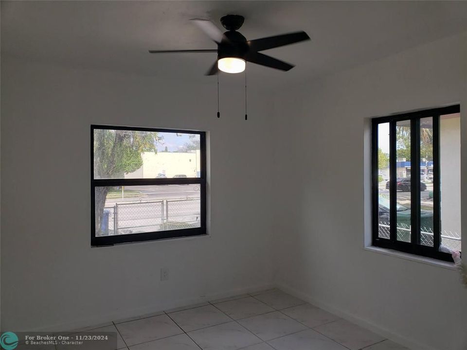 For Rent: $2,500 (3 beds, 2 baths, 1200 Square Feet)