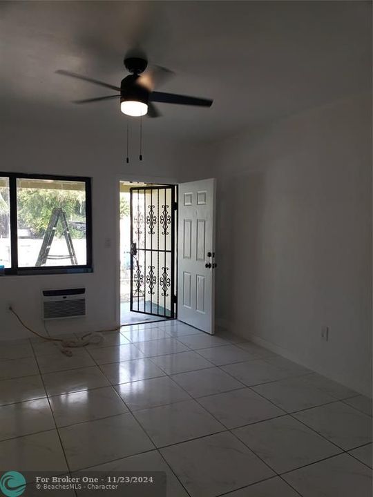 For Rent: $2,500 (3 beds, 2 baths, 1200 Square Feet)