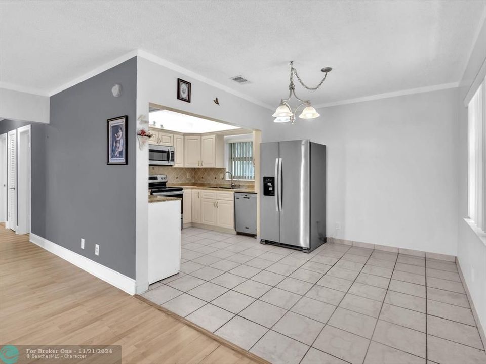 For Sale: $280,000 (2 beds, 2 baths, 960 Square Feet)