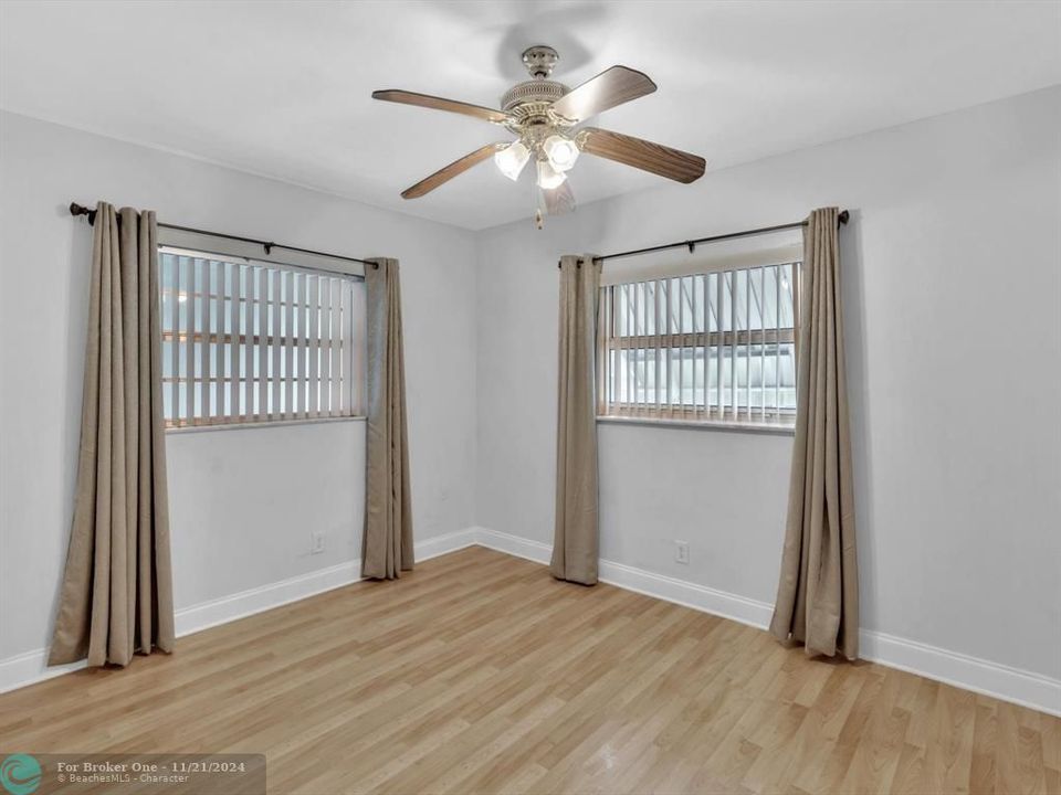 For Sale: $280,000 (2 beds, 2 baths, 960 Square Feet)