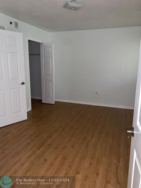 For Sale: $330,000 (2 beds, 2 baths, 900 Square Feet)