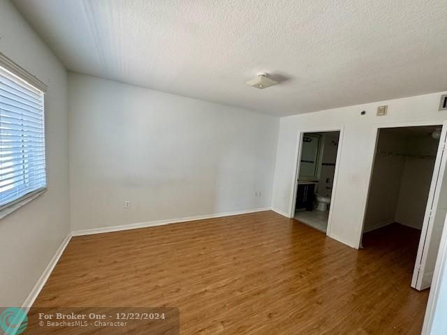 For Sale: $279,000 (2 beds, 2 baths, 900 Square Feet)