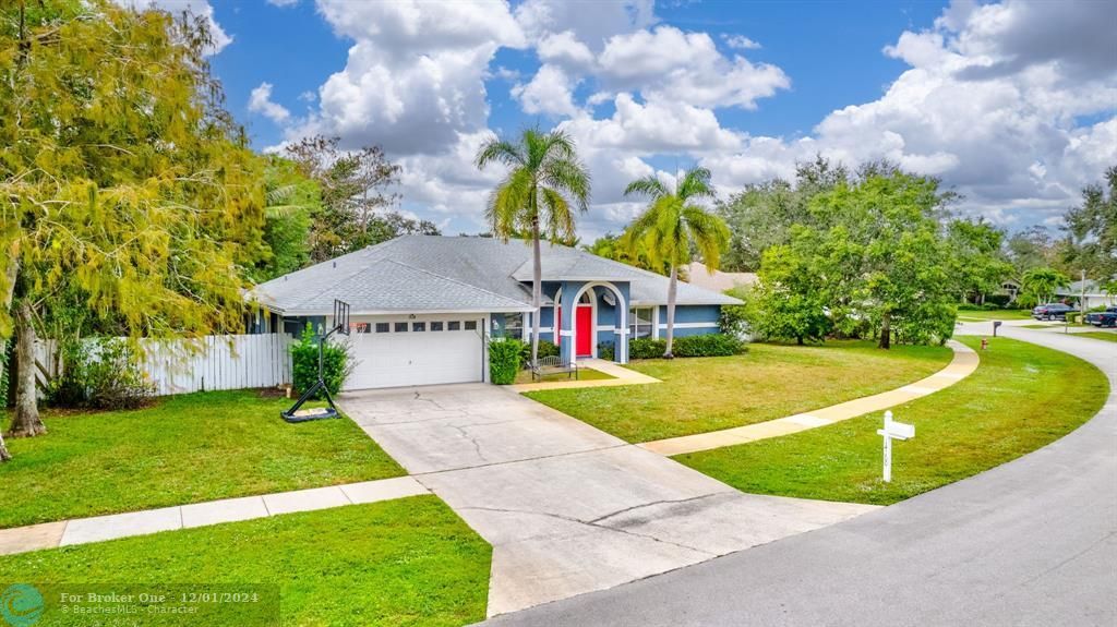 For Sale: $725,000 (4 beds, 2 baths, 2150 Square Feet)