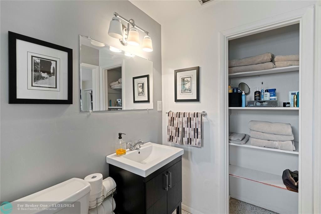 For Sale: $449,900 (2 beds, 2 baths, 1116 Square Feet)