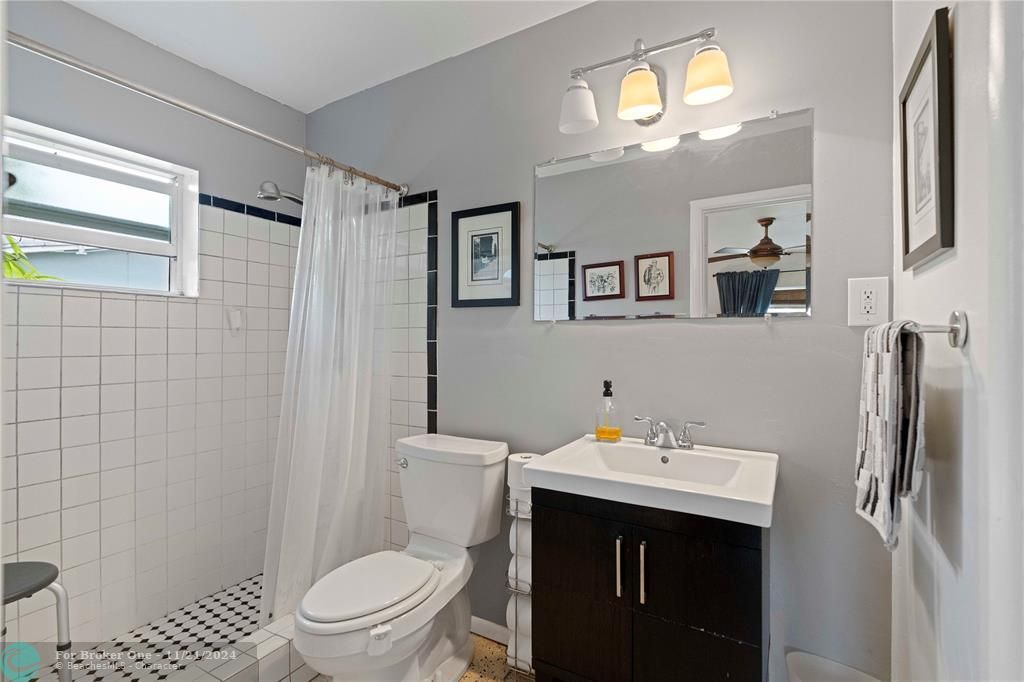 For Sale: $449,900 (2 beds, 2 baths, 1116 Square Feet)