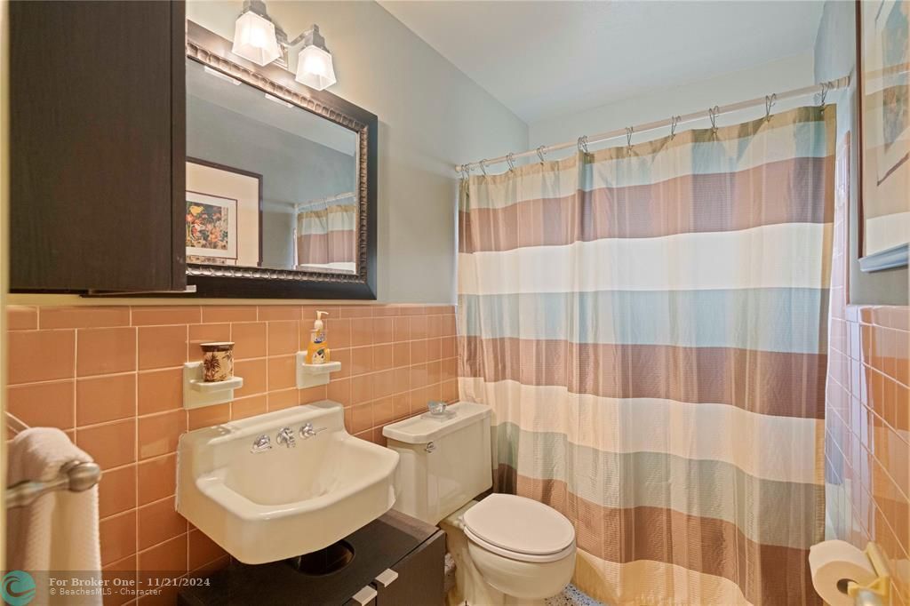 For Sale: $449,900 (2 beds, 2 baths, 1116 Square Feet)